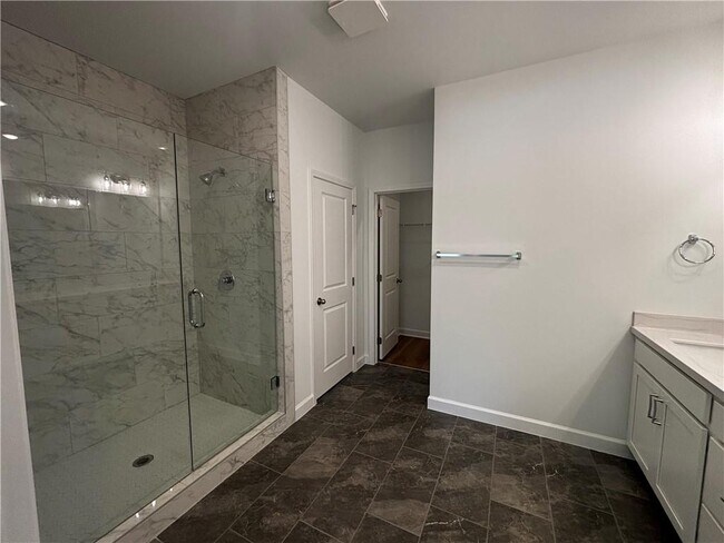 Building Photo - 202 Summit Ave SE