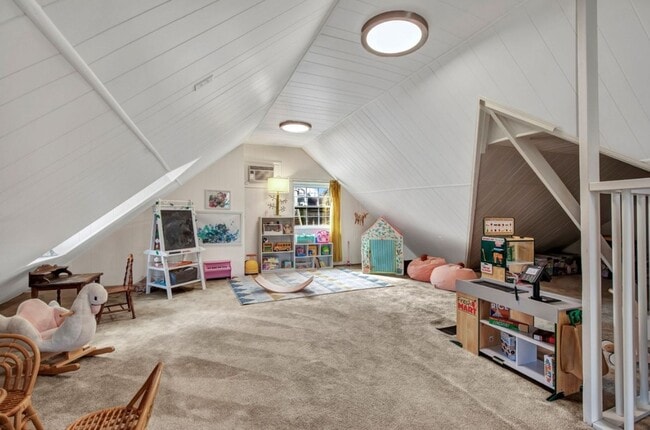 Building Photo - 2912 Woodlawn Dr