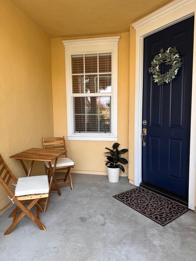 Primary Photo - 27 Strawflower St