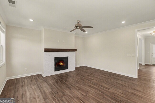 Building Photo - 545 Cresentry Brook