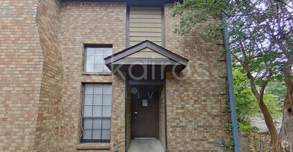 Building Photo - 2106 Woodnote Ln