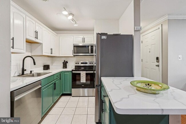 Building Photo - 18202 Chalet Dr