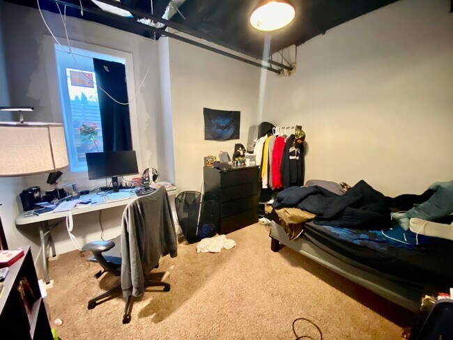 Building Photo - 1801 Talmage Ave SE