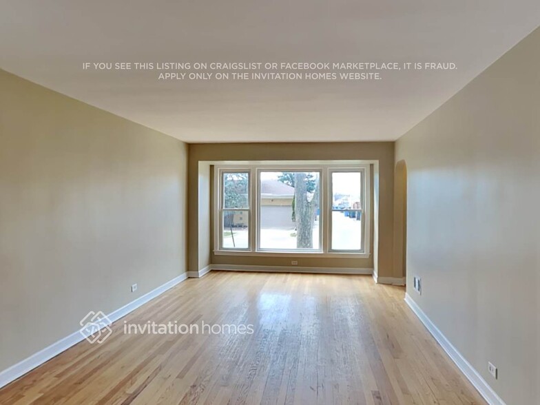 Building Photo - 6844 W Dickens Ave