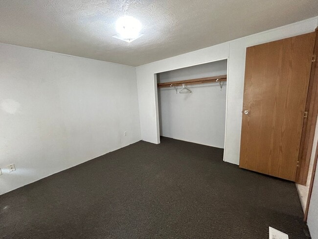 Building Photo - 3 Bedroom 2 Bath Trailer for Rent