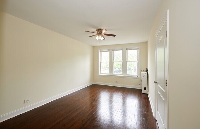 Building Photo - 3223 W Ardmore Ave