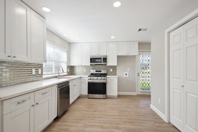 Building Photo - 1127 Cascade Creek Dr