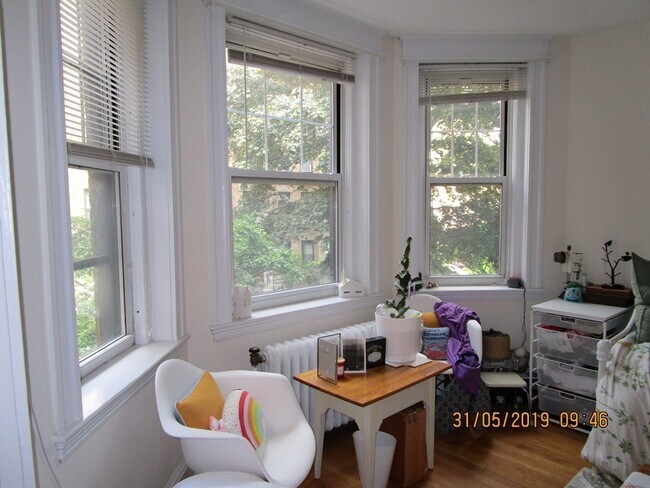 Building Photo - 116 Riverway