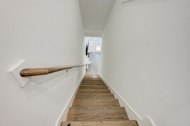 Building Photo - 5839 Dolores St
