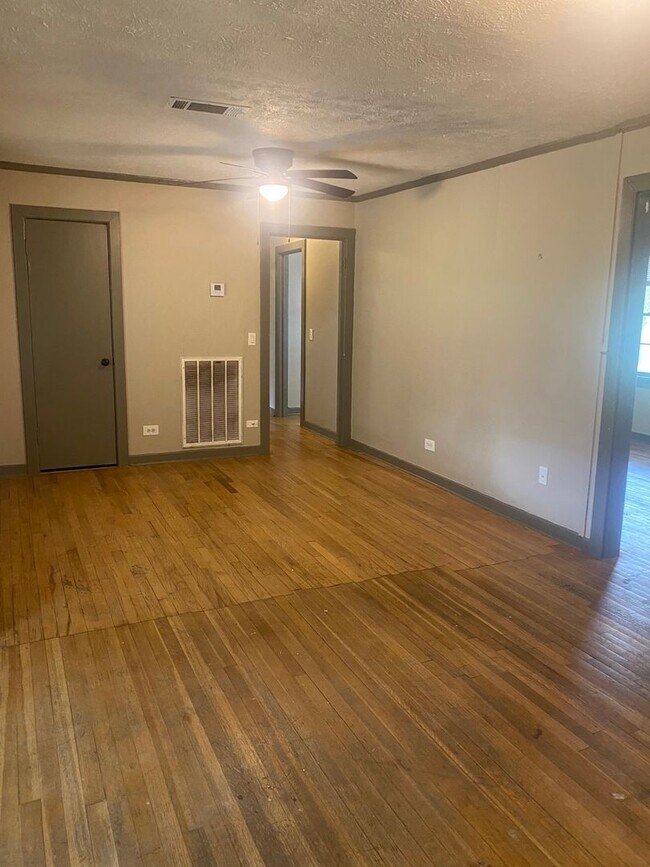 Building Photo - Overstreet Drive