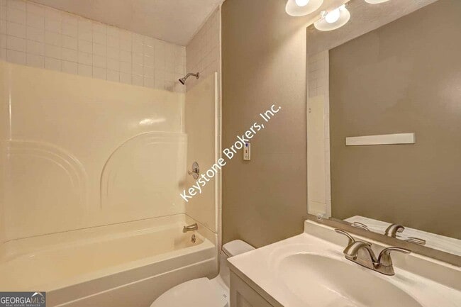 Building Photo - 10119 Port Royal Ct