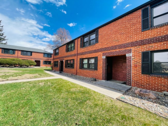 Building Photo - 2443 Paseo Rd