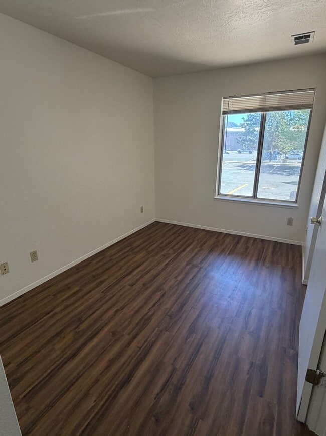 Building Photo - WALK TO NAU! 1 Bedroom Condo at University Meadows - $1525.00!