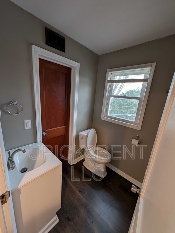 Building Photo - 215 S Ewing St