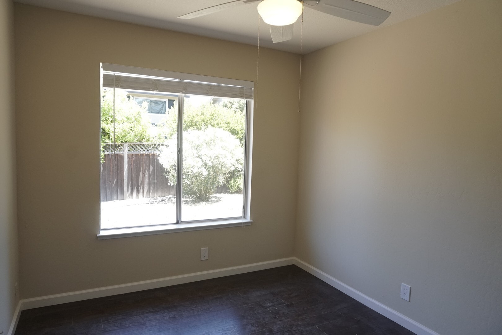 Building Photo - 838 Hollenbeck Ave