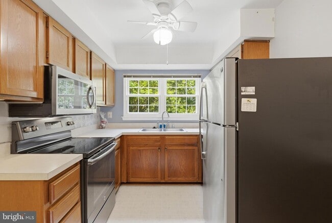 Building Photo - 7761 Inversham Dr