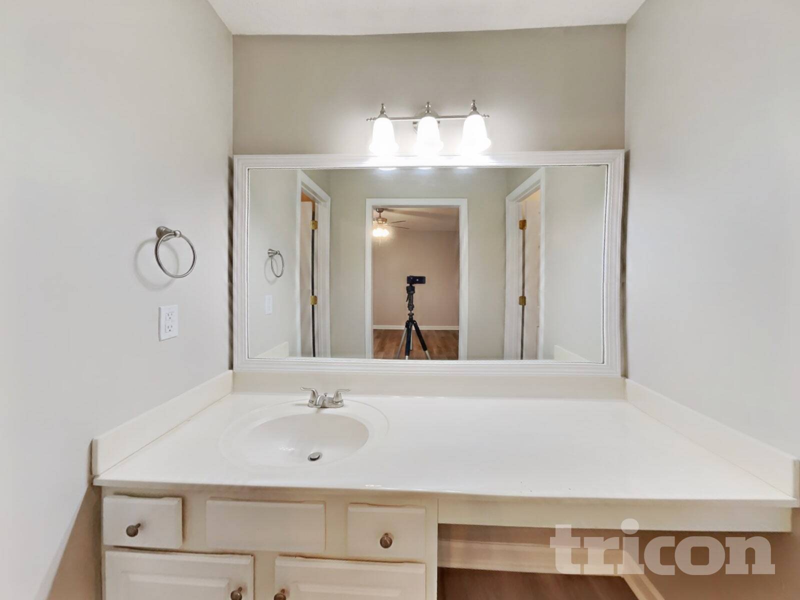 Building Photo - 701 Avondale Dr