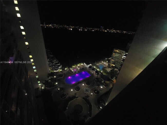 Building Photo - 7601 E Treasure Dr