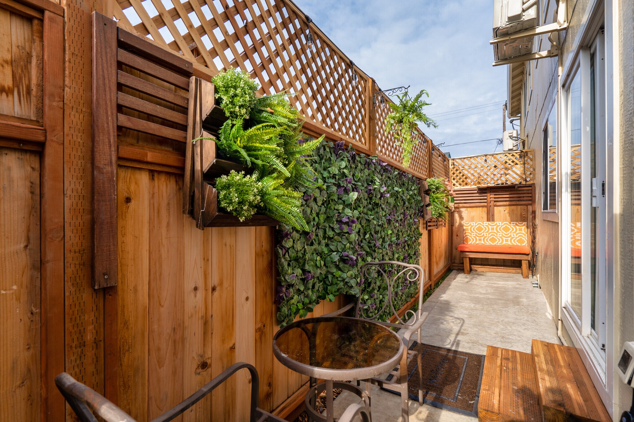 Building Photo - 1676 SE Marion St