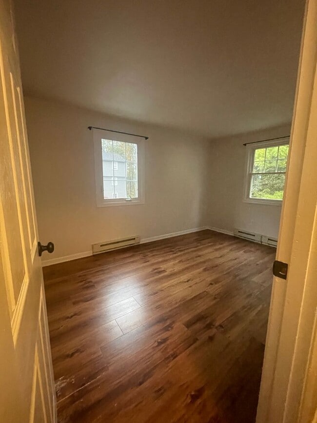 Building Photo - Downtown Kittery- close to the Shipyard