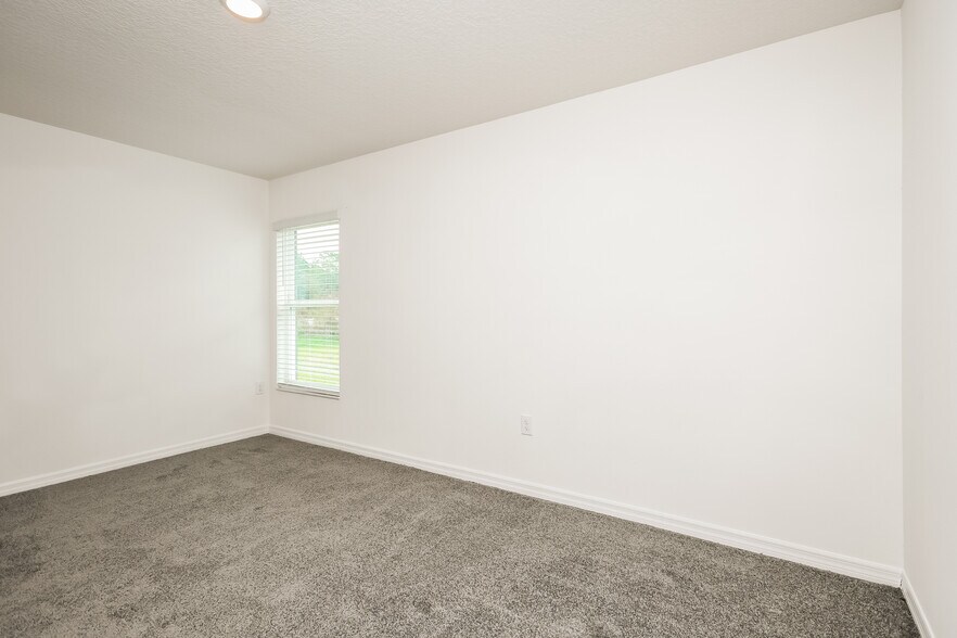 Building Photo - 1628 Tench Ct