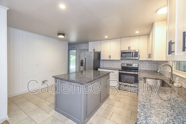 Building Photo - 9 Castlewood Dr