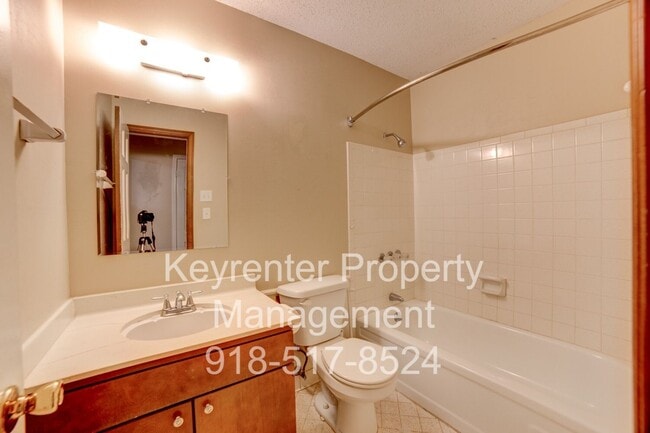 Building Photo - Beautiful 2bed/2bath Duplex!!