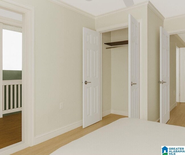 Building Photo - 2005 Barry St