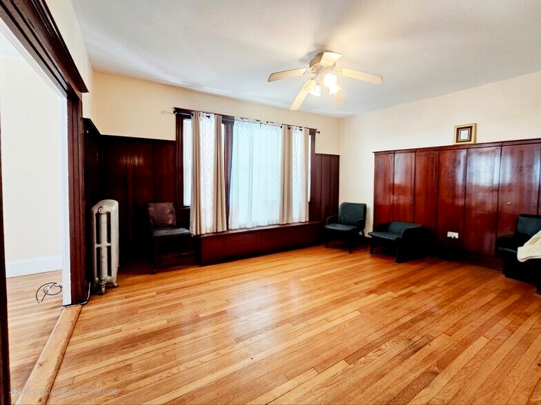 Building Photo - 243 Callender St