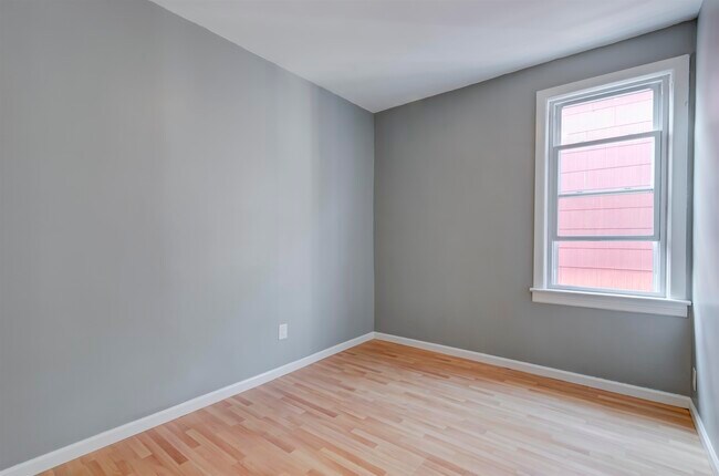 Building Photo - 98 Trask Ave