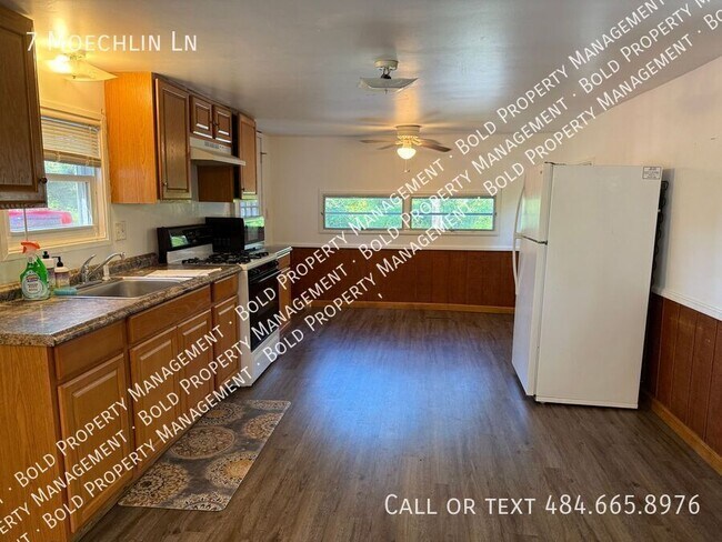 Building Photo - 7 Moechlin Ln
