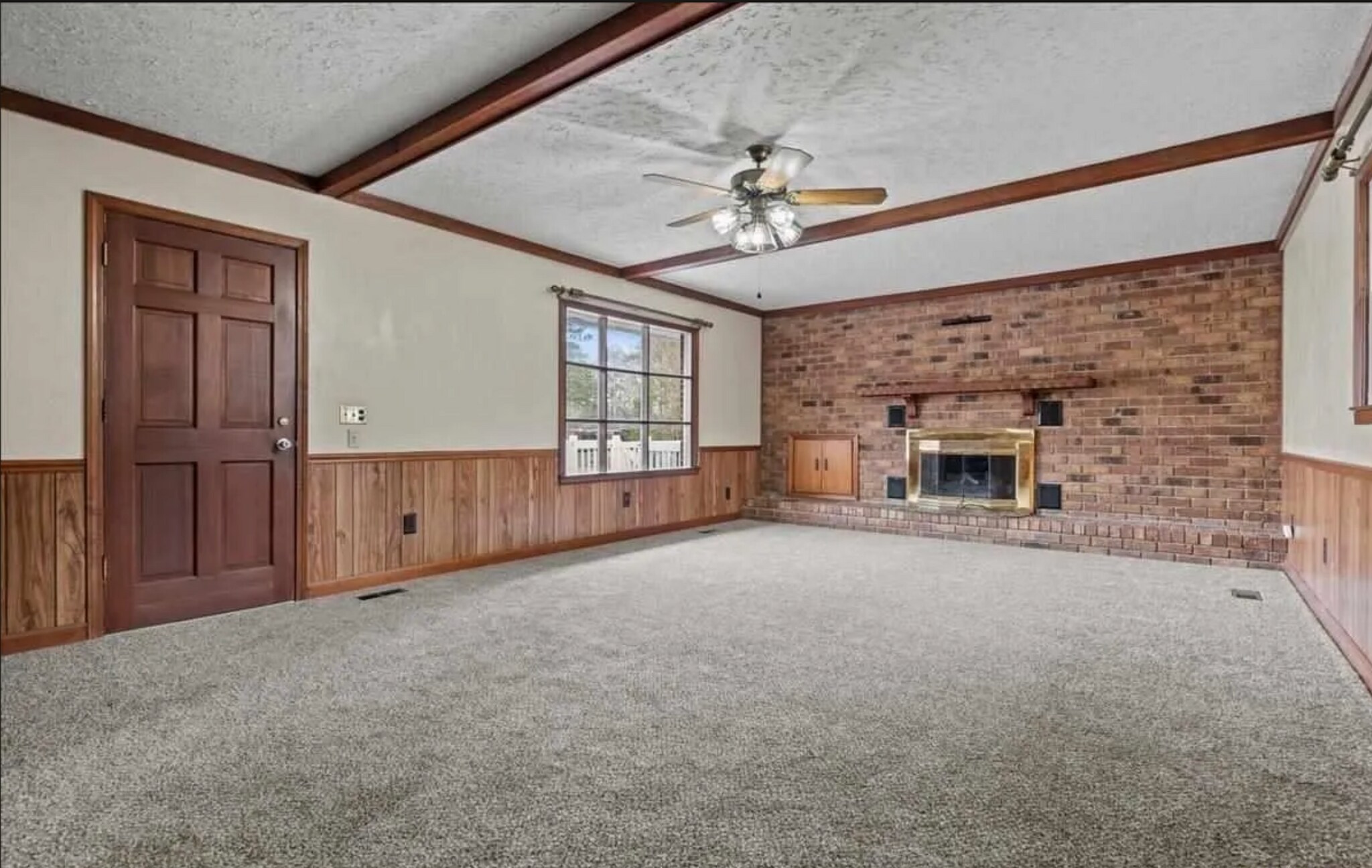 Great Room/Family Room - 1202 State Rd S-21-1470