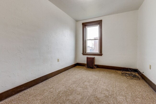 Building Photo - 466 Hays Ave