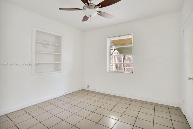 Building Photo - 5985 SW 41st St