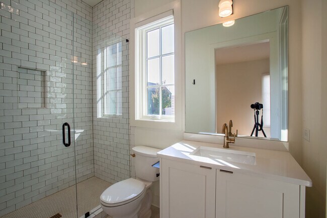 Building Photo - 130 2nd St