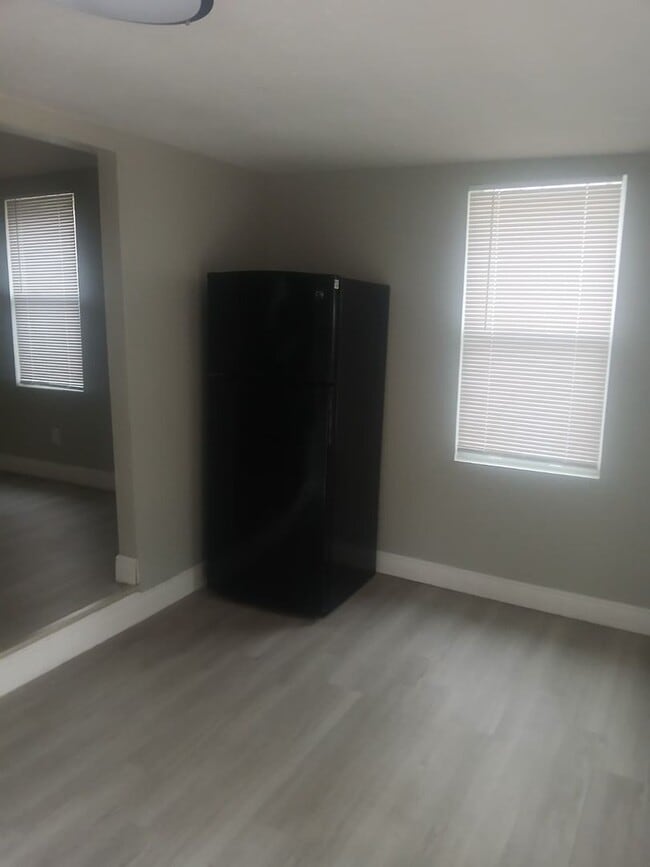 Building Photo - Cozy 1BR Home with Spacious Front Patio, Ample Parking, and Private Backyard in Zephyrhills!