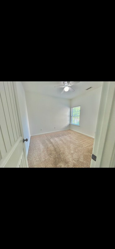 Building Photo - 897 Westlawn Dr