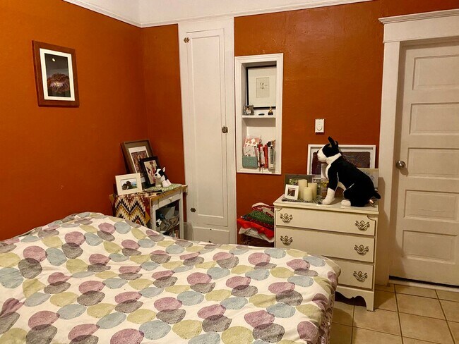 Building Photo - 2 bedroom