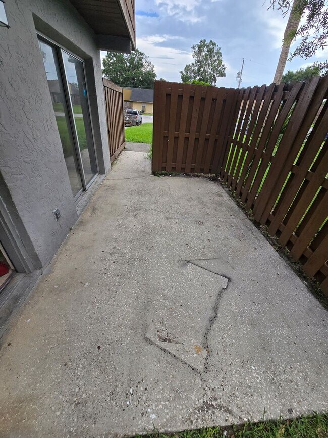 Building Photo - 2 bd townhouse for rent in Ocala