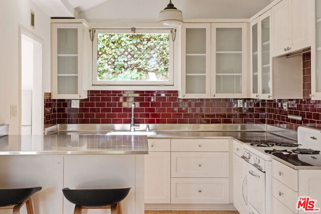 Building Photo - 1448 Angelus Ave