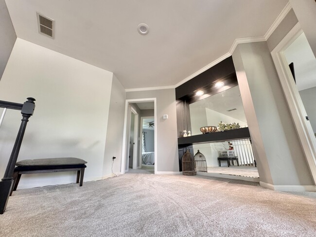 Building Photo - 800 Palomino Ln