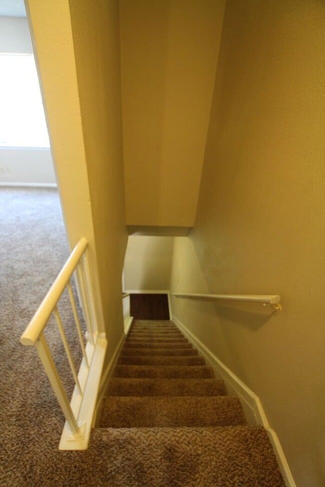 Building Photo - Available Now! 3 bedroom 2.5 bath townhome...