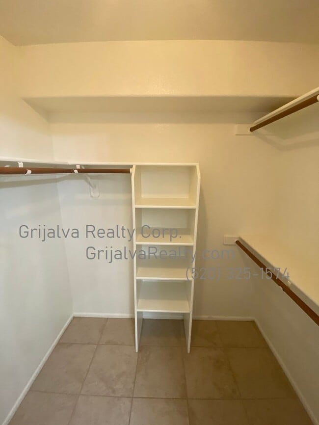 Building Photo - 3 Bed, 2 Bath House for Rent in Rita Ranch...