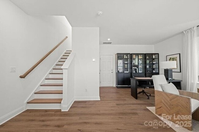 Building Photo - 1018 Fairway Green Ln