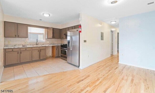 Building Photo - 309 Court St