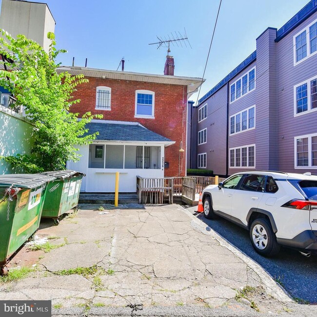 Primary Photo - 2216 Wisconsin Ave NW
