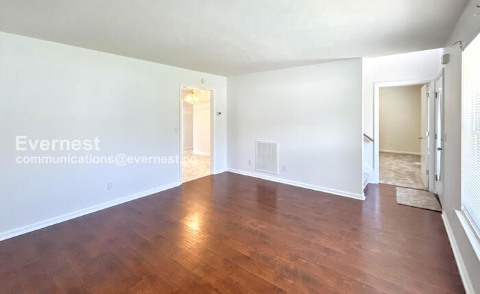 Building Photo - 57 Gladstone Dr