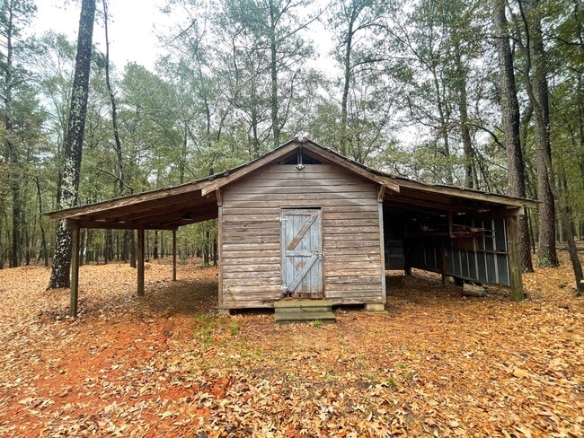 Building Photo - LEASING NOW FOR NOVEMBER 2025!