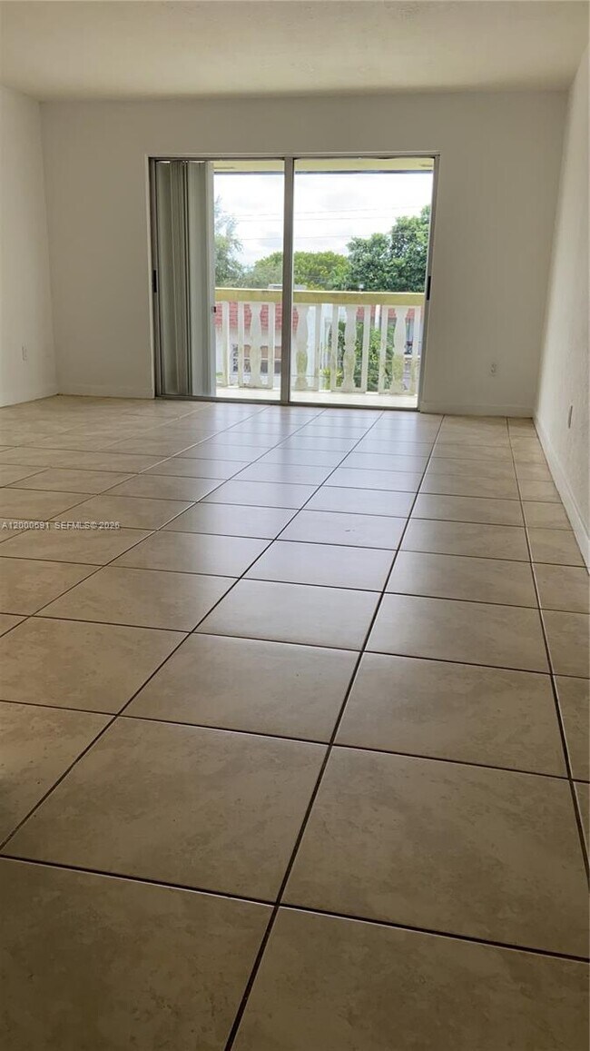 Building Photo - 15201 NE 6th Ave