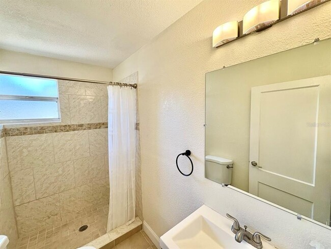 Building Photo - 8904 N Hamner Ave